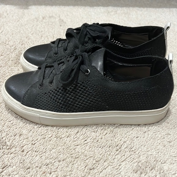 Banana Republic Black Leather & Mesh Sneakers. Women's 8. - Picture 1 of 3